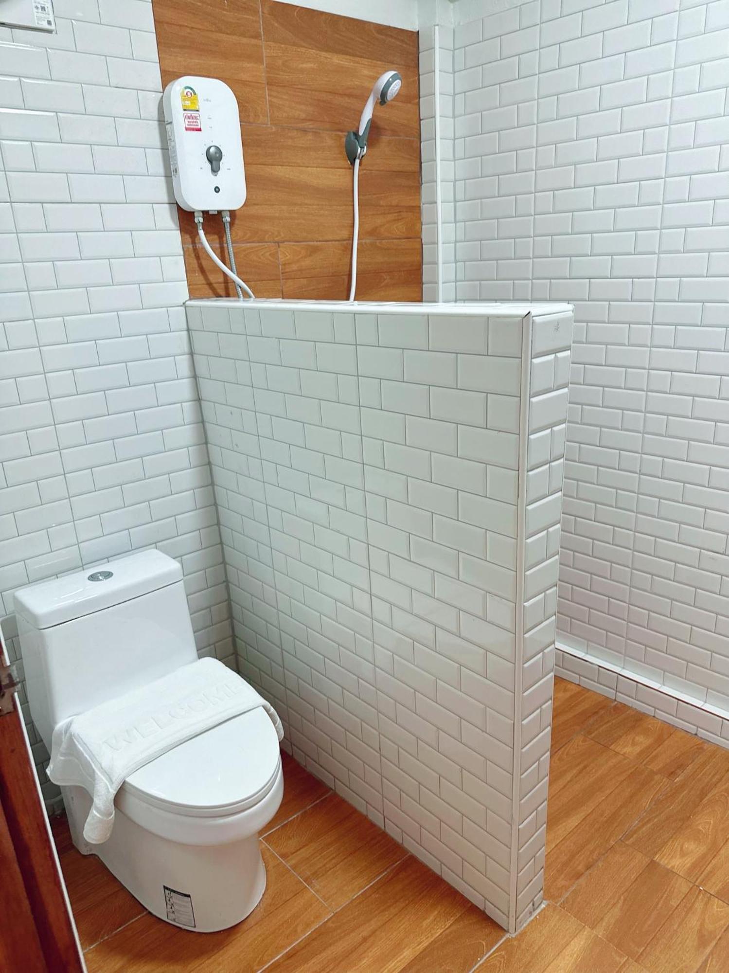 Service Apartment ห้อง102 ใจกลางเมืองใกล้แหล่งท่องเที่ยว Lampang Eksteriør bilde